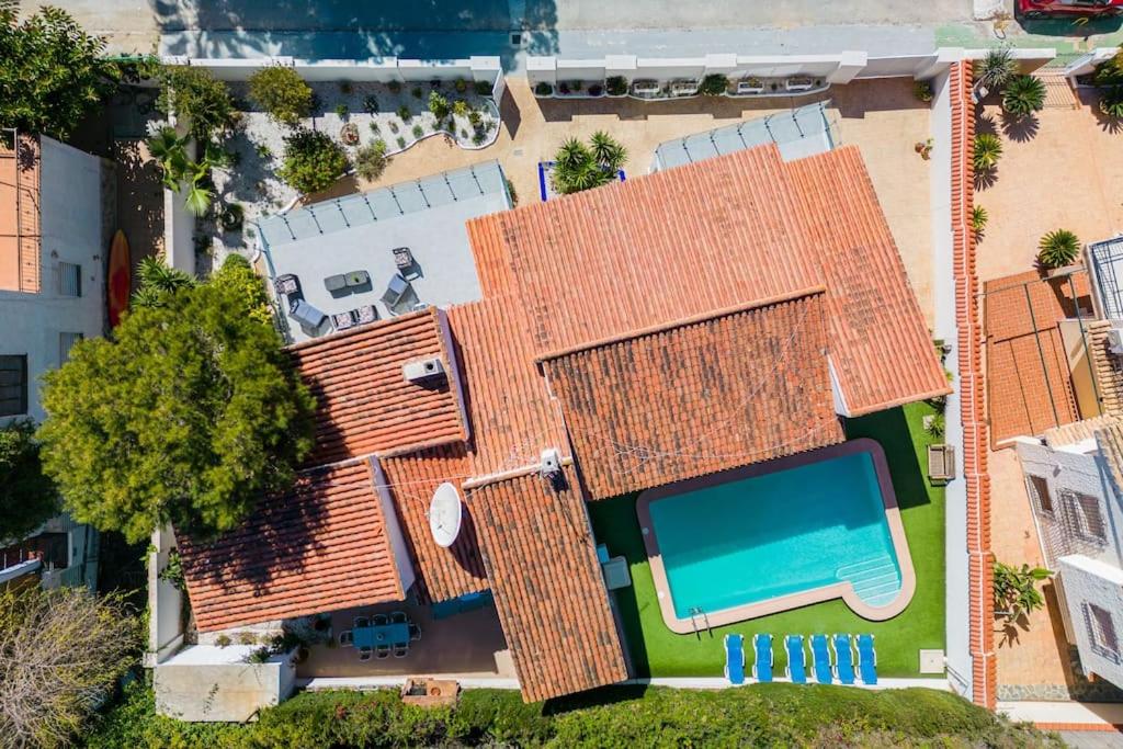 Entire Large Villa next to Award-winning beach photo 1