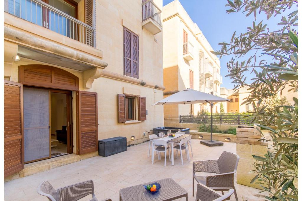 Gee9Teen Gozitan villa, Pool & Whirlpool- Happy Rentals photo 2