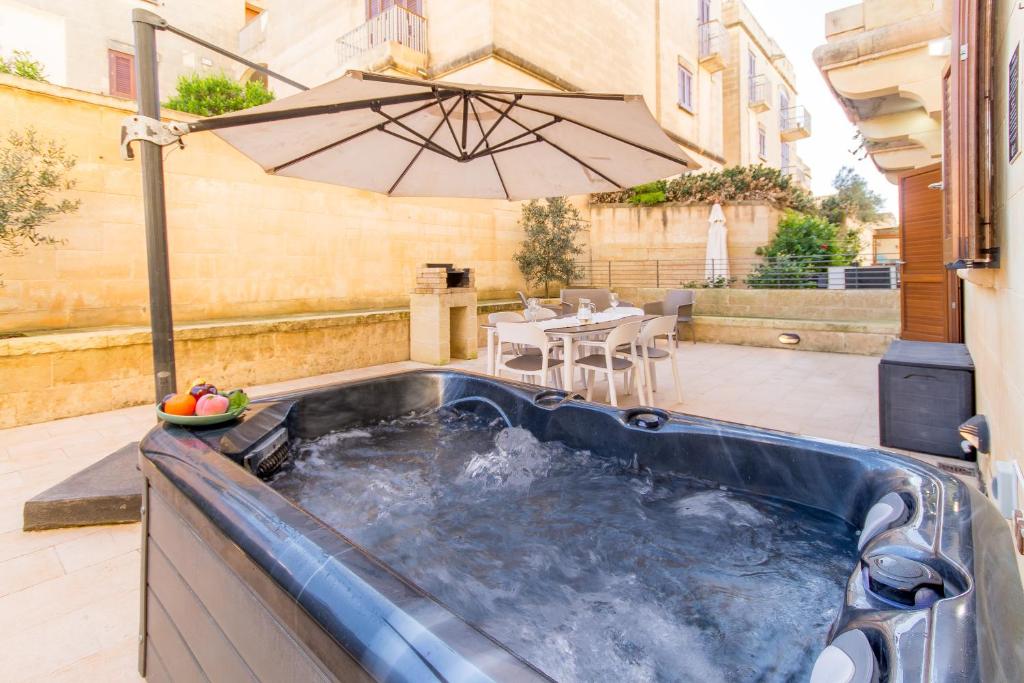 Gee9Teen Gozitan villa, Pool & Whirlpool- Happy Rentals photo 1