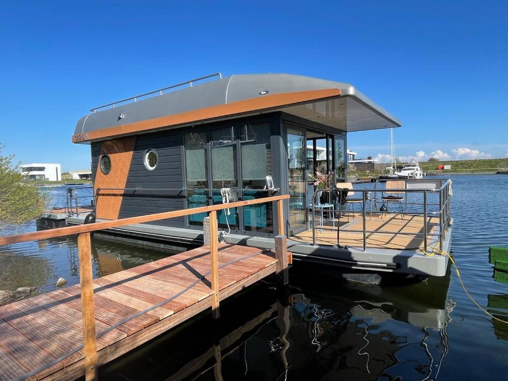 Houseboat Kamperland photo 2