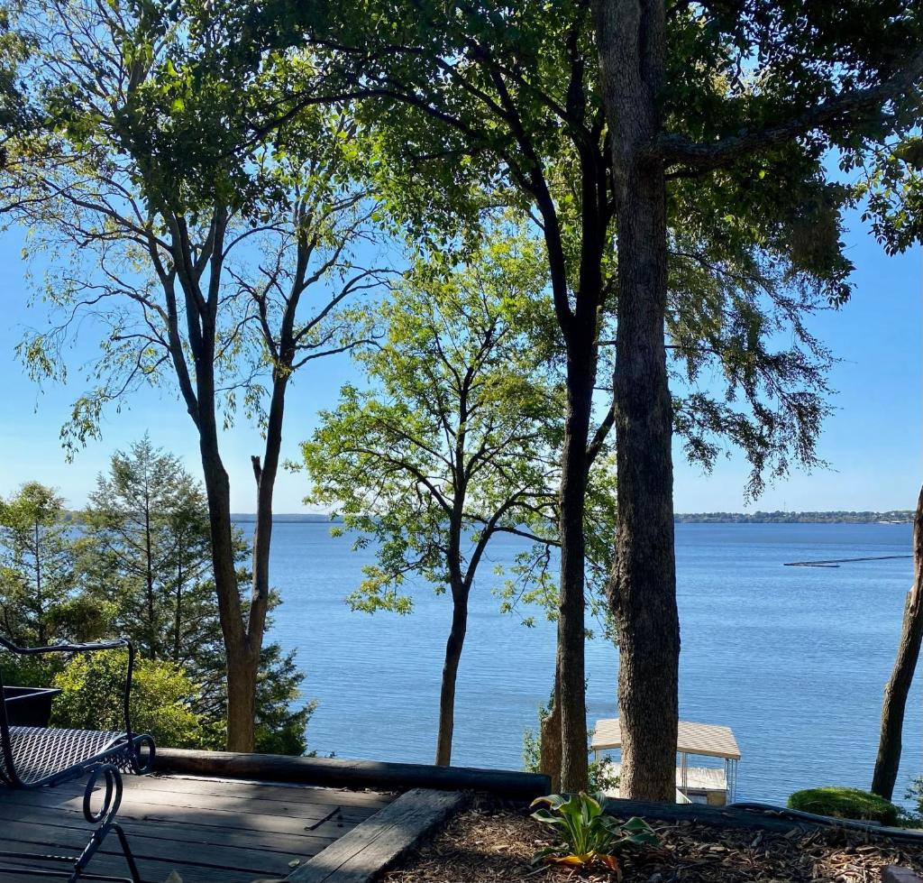 Newly Renovated 4B, 2.5 bath Lakefront home with South Grand Lake Views and dock