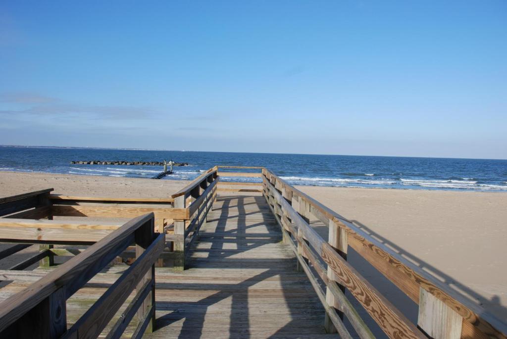 Historic Beach Side Getaway - Pet friendly, WiFi cottage photo 1