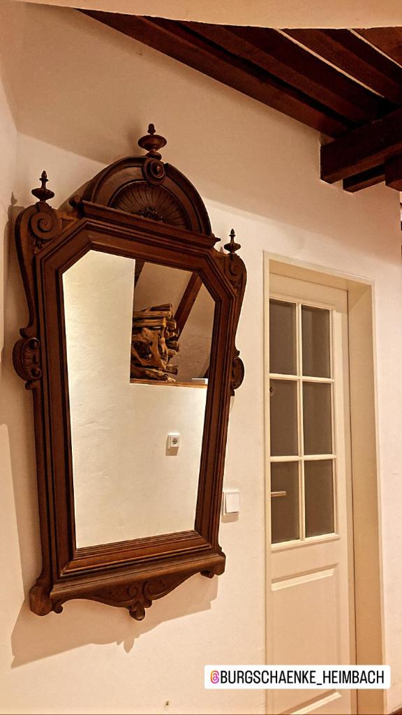 Burg Zimmer auf ca. 70 m² photo 1