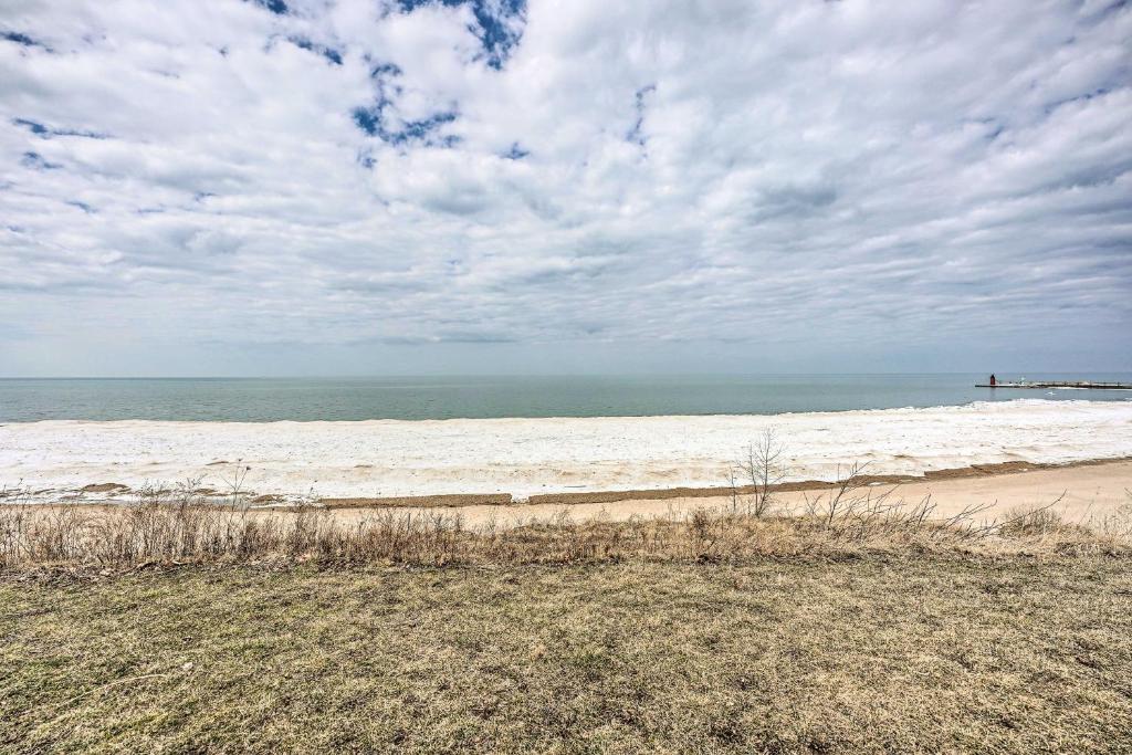 Spacious South Haven Retreat Near Lake Michigan photo 2