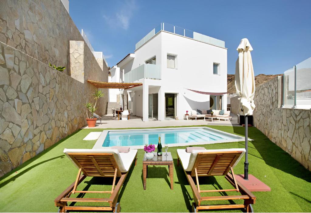 Escape to paradise luxury Poolvilla with ocieanview near Amadores photo 2