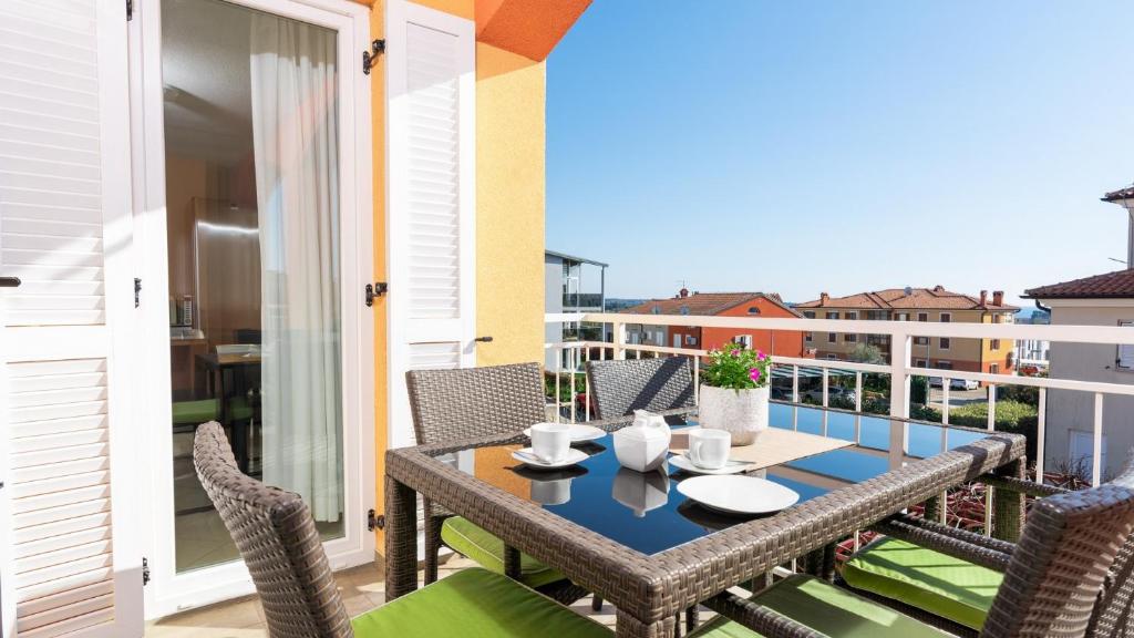 Apartment Giulia with Sea View in Novigrad photo 3