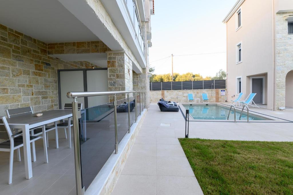 Momento Luxury Apartments walking distance from the beach photo 2