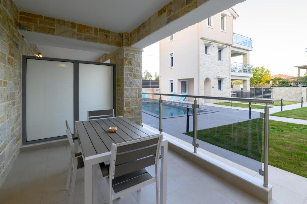 Momento Luxury Apartments walking distance from the beach photo 3