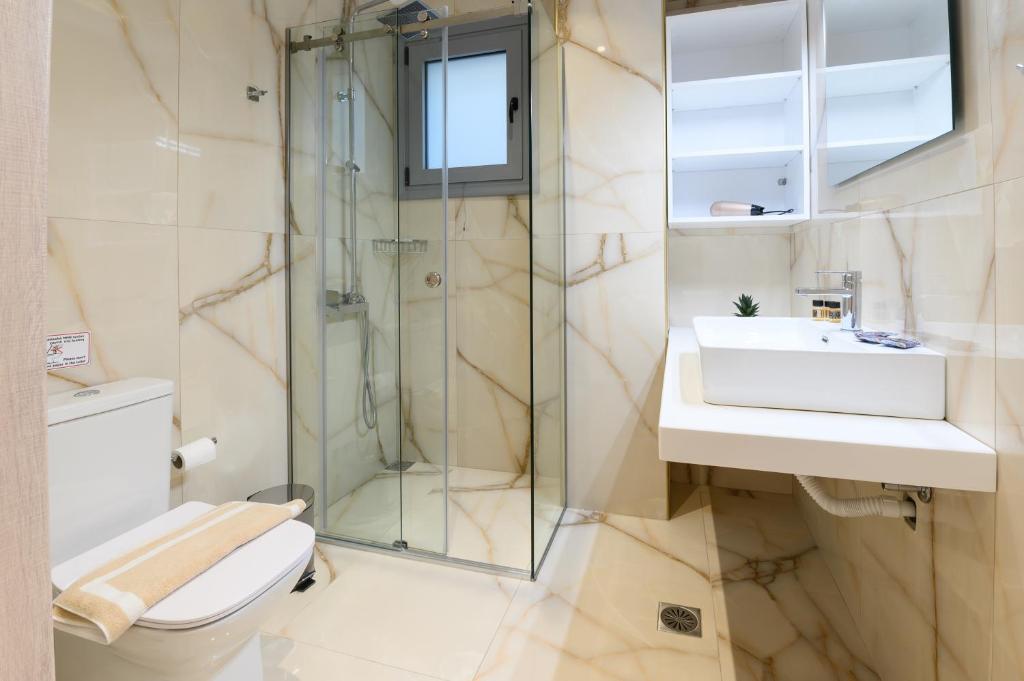 Momento Luxury Apartments walking distance from the beach photo 4