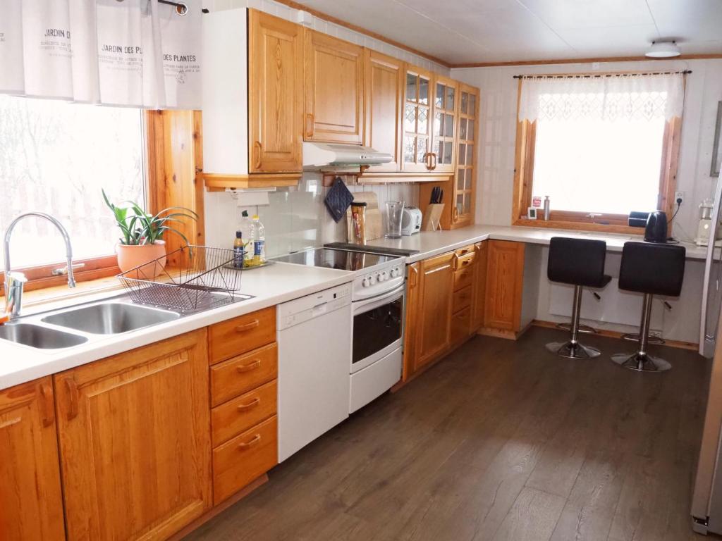Loghouse apartment in arctic wonderland! photo 4