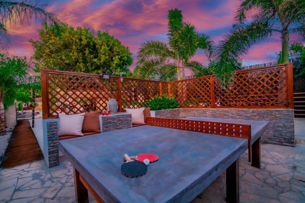 Bali Retreat Aruba -2 Pools,Cinema,Yoga,Cave photo 2