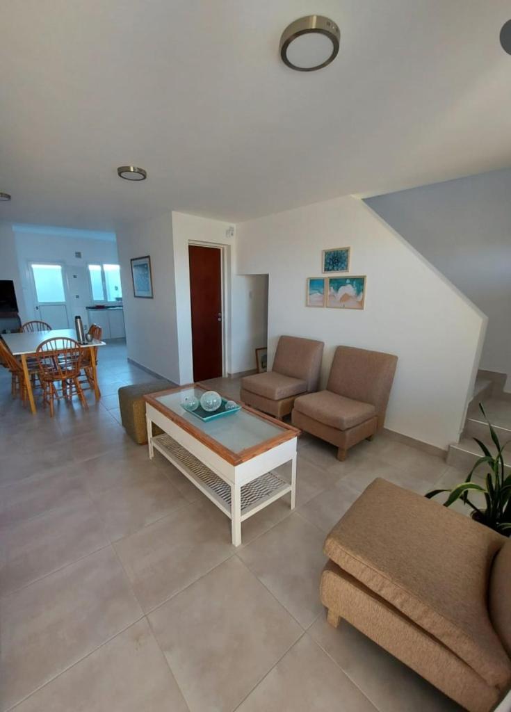 Amplio duplex a metros del mar