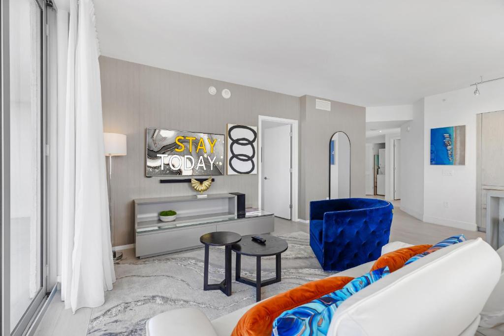 Hyde Beach House #1102 - Stunning 2bd/2ba Apt. Ocean & Intercostal views. photo 3