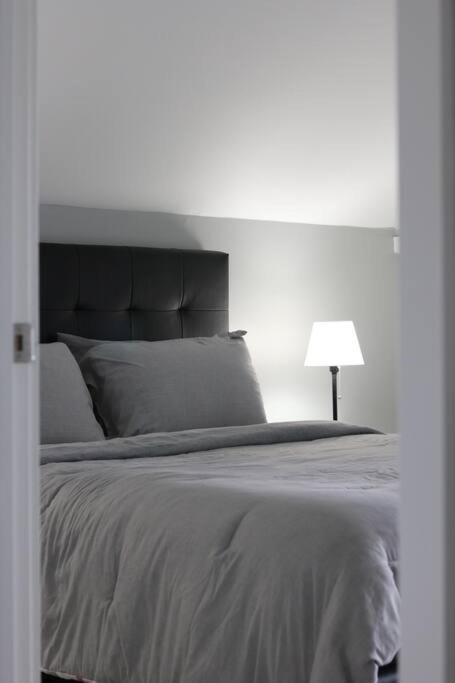 Unique modern luxury 2 bedroom apartment rental photo 2