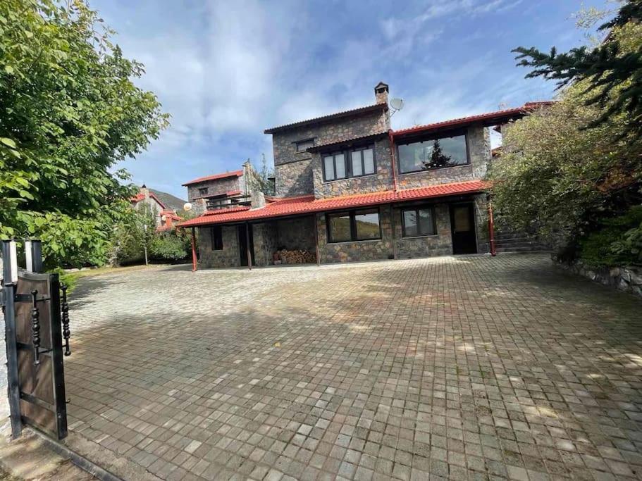 Blessings Chalet στον Παλαιό Άγιο Αθανάσιο με Τζάκι, Barbeque, μεγάλη αυλή και υπέροχη θέα photo 3