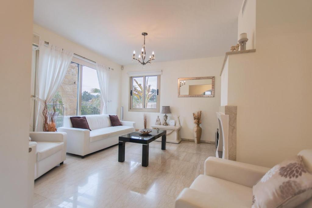 Villa 1 Sandy Beach Villas - Heated pool - Jacuzzi - Private Beach Area - Sea Views photo 2