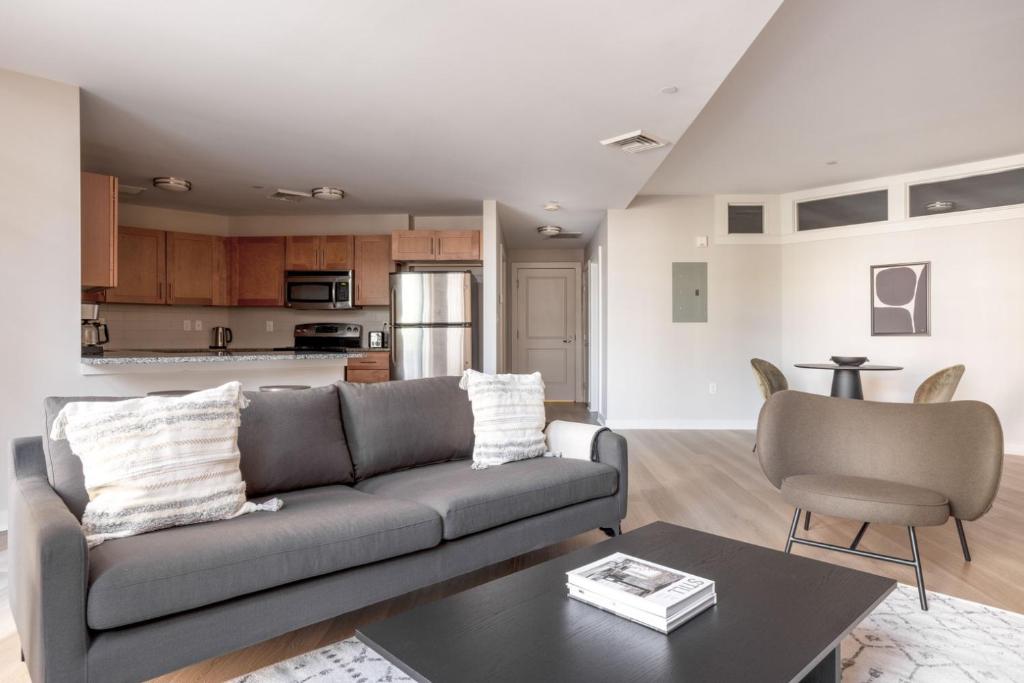 Somerville 1br w wd in building nr Harvard MIT BOS-762 photo 1