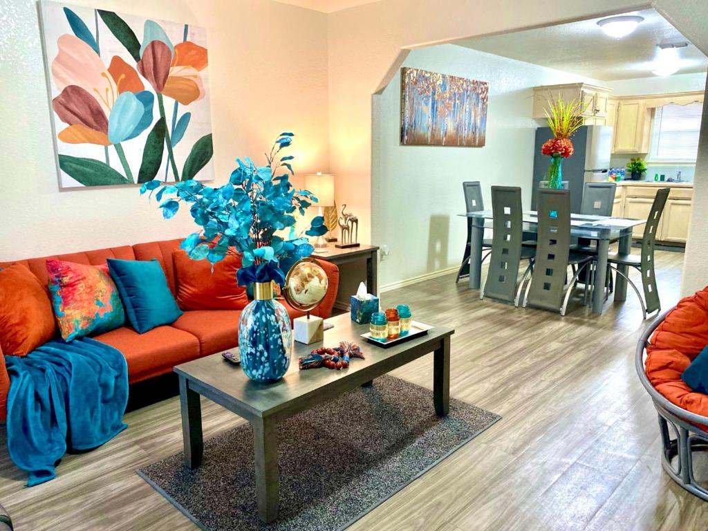 NEW! 5 min from Convention Center, La Plaza Mall, Airport! photo 2