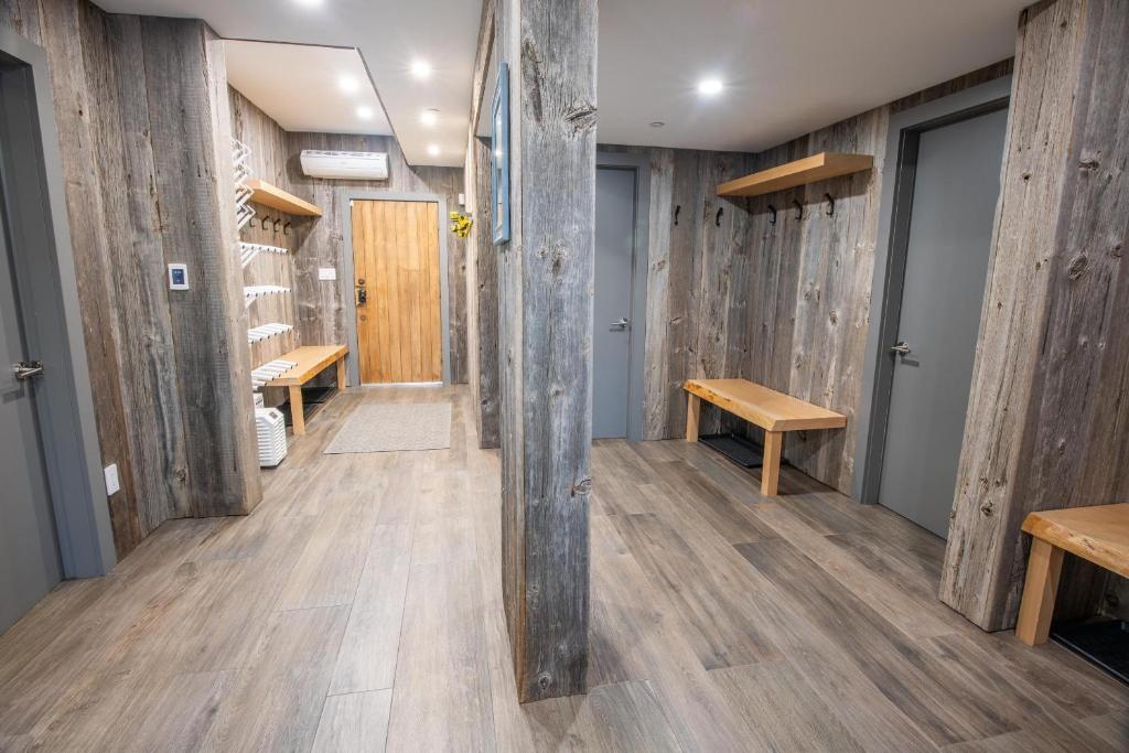 Pinnacle Ridge 23 - Ski In Ski Out, Newly Renovated, Private Hot Tub, Gas Fireplace photo 3