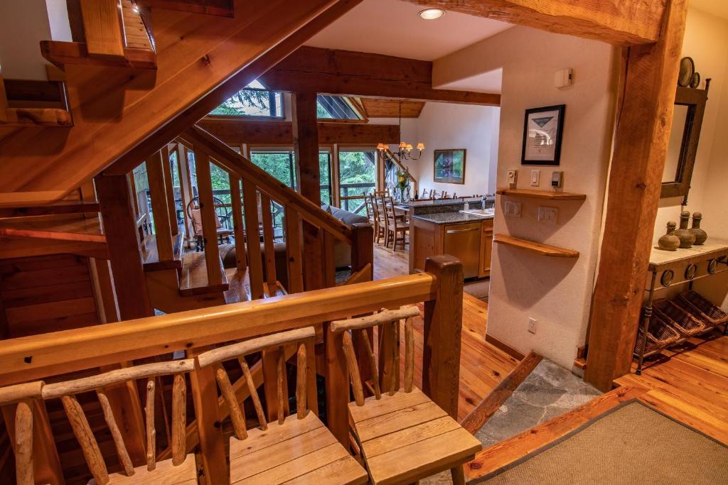 Pinnacle Ridge 37 - 10 Steps Away From The Ski Run, Private Hot Tub, Wood Fireplace photo 3