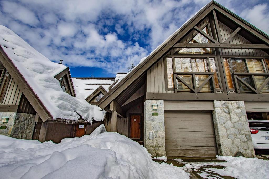 Pinnacle Ridge 37 - 10 Steps Away From The Ski Run, Private Hot Tub, Wood Fireplace photo 1