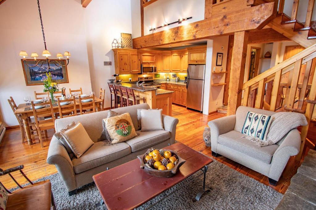 Pinnacle Ridge 37 - 10 Steps Away From The Ski Run, Private Hot Tub, Wood Fireplace photo 4