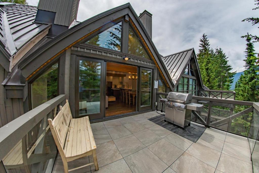 Pinnacle Ridge 36 - Ski In Ski Out, Newly Renovated, Private Hot Tub, Wood Fireplace photo 4