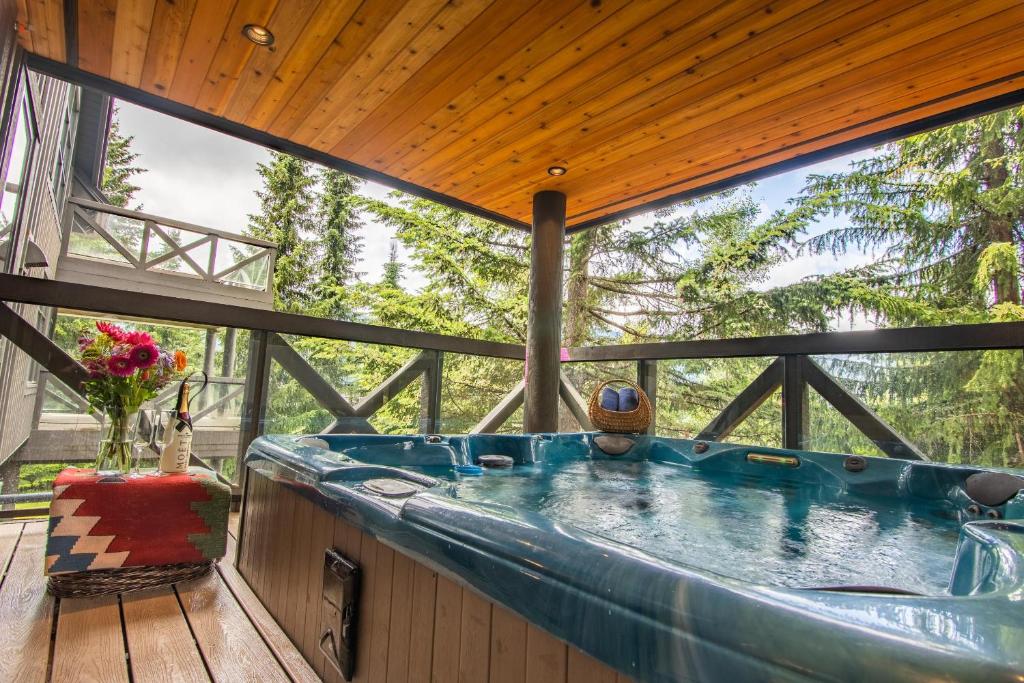 Pinnacle Ridge 36 - Ski In Ski Out, Newly Renovated, Private Hot Tub, Wood Fireplace photo 3