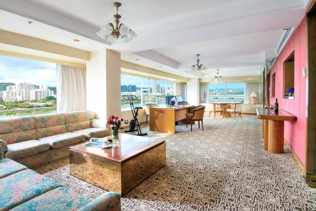 Regal Riverside Hotel photo 4