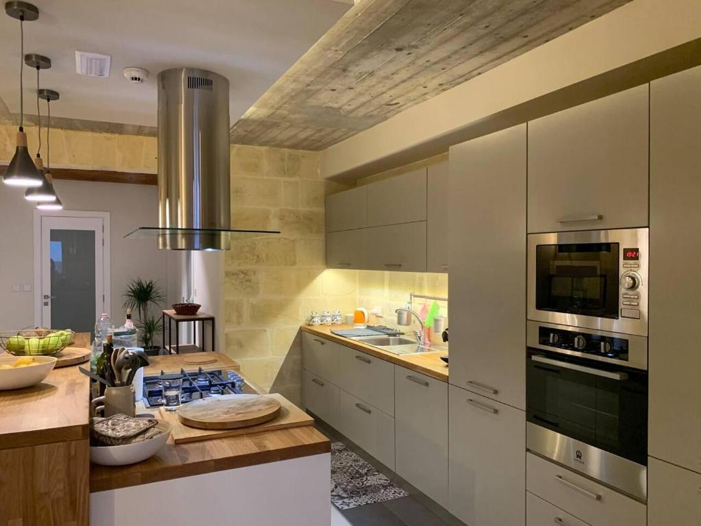 Heritage Living Apartment with Spectacular Views photo 1