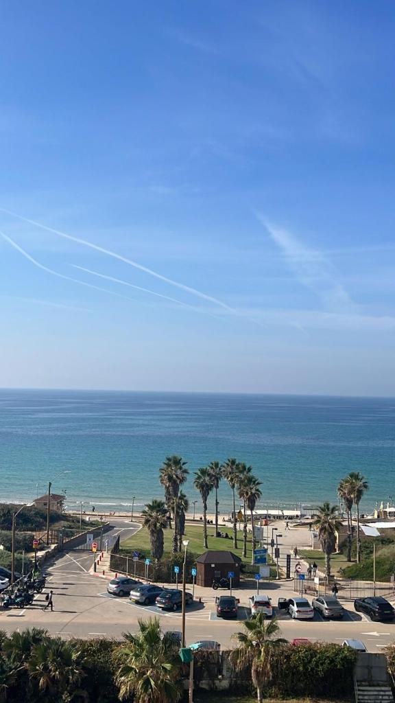 Luxury studio on Tlv w balcony on the sea photo 1