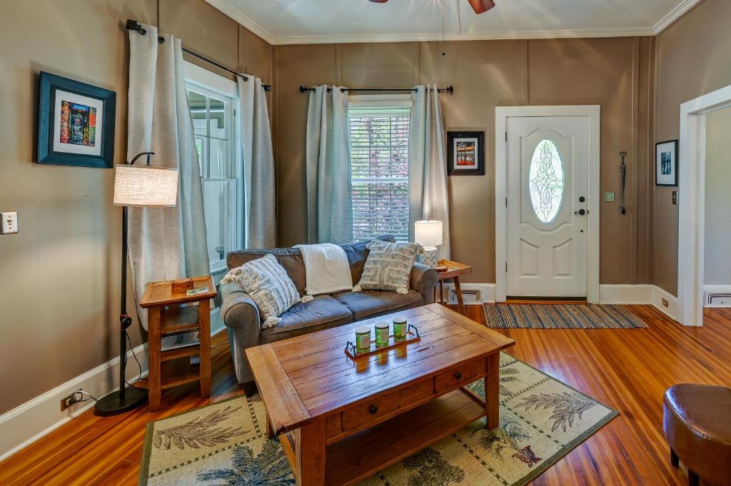 Quaint Anderson Home with Sunroom, Walk To Downtown! photo 3
