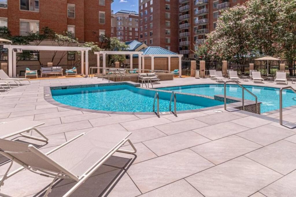 Fantastic 1 Bedroom Condo at Ballston image
