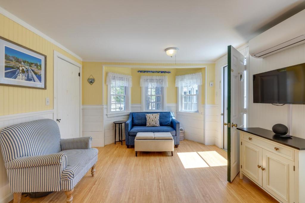 Quaint Wellfleet Cottage - 2 Mi to Coastline! photo 4