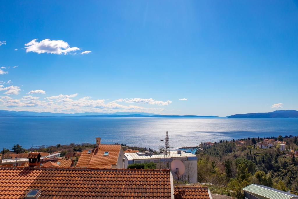 Apartment Barbara, sea view with terrace near Opatija photo 1