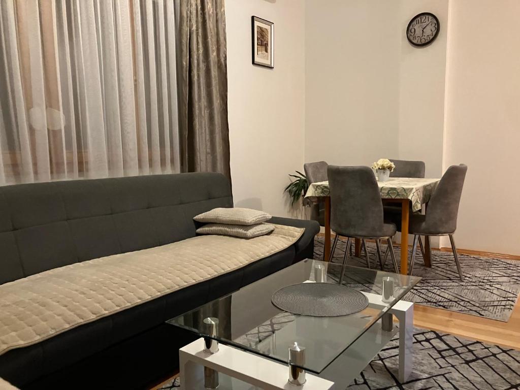 Stan na dan Centar Banja Luka photo 1