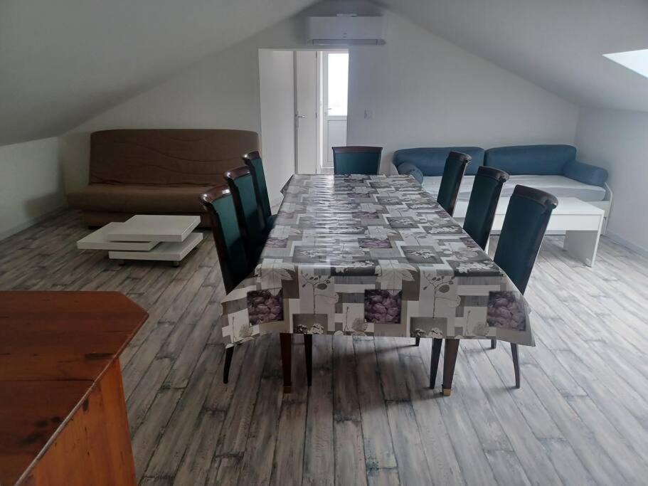 appartement aux dessus d'une maison