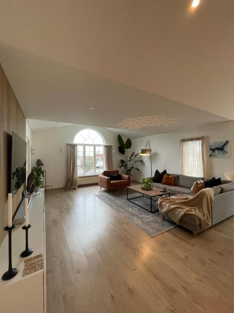 4-bedroom Villa with private gym and hot-tub photo 2