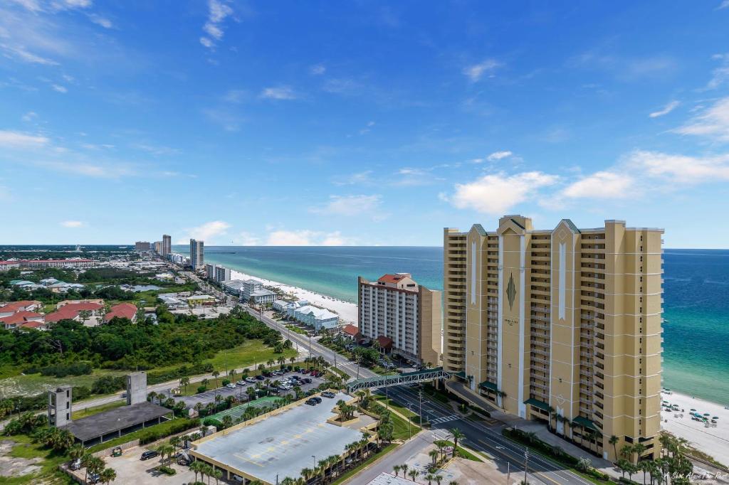 Emerald Isle Beach Resort by Panhandle Getaways image