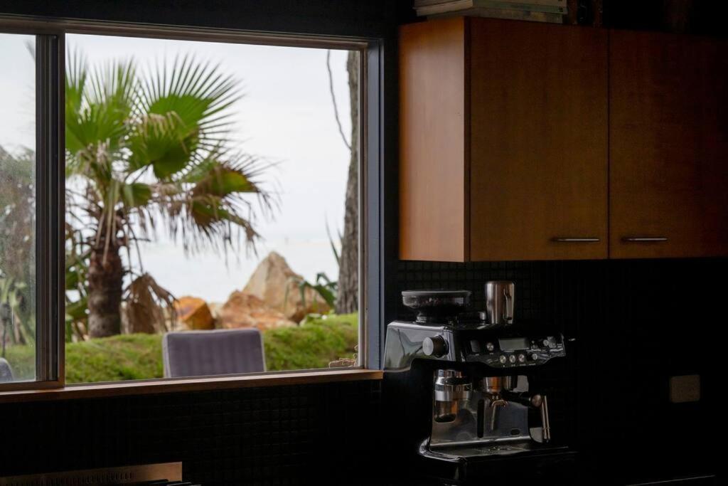 Norm's Place + Waterfront House + Beachfront photo 3