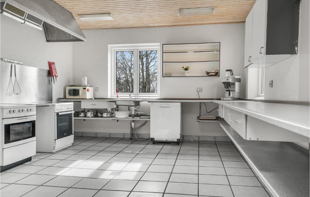 Stunning Home In Hanstholm With Wifi And 5 Bedrooms photo 2
