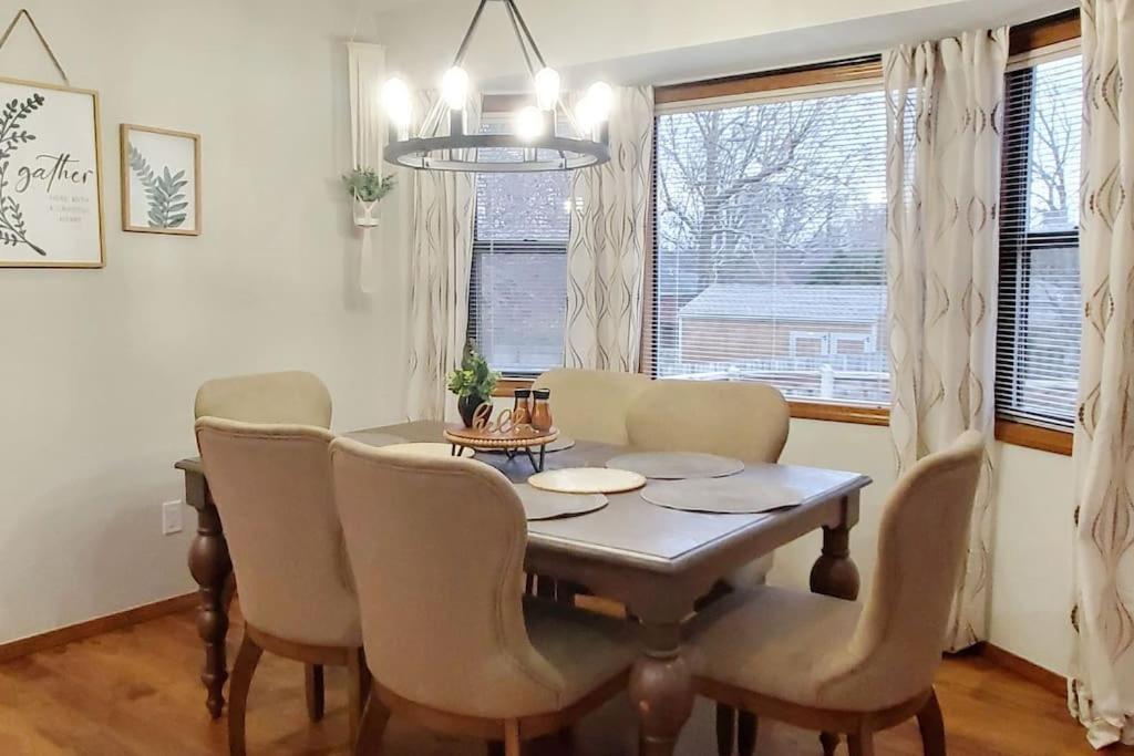Freshly Remodeled Quaint Home photo 3