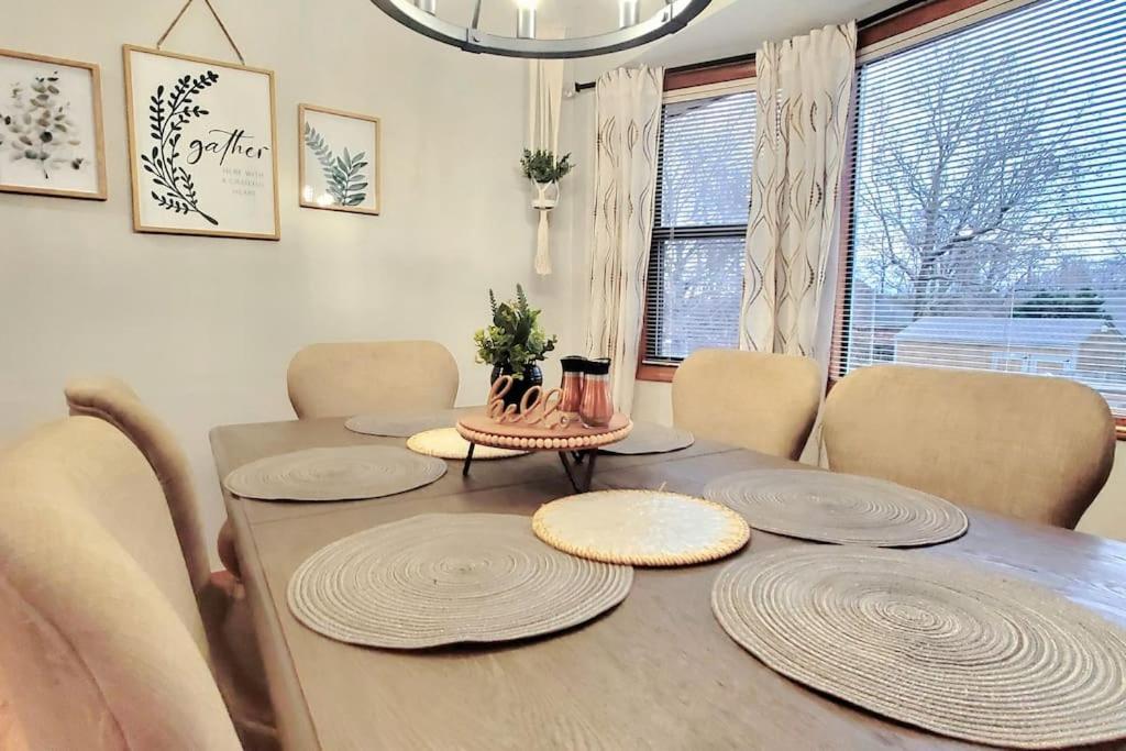 Freshly Remodeled Quaint Home photo 4