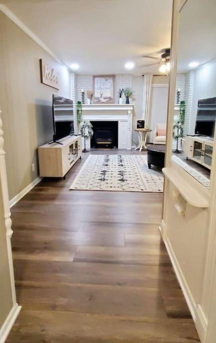 Charming Mid-Century Home in Central Location photo 1