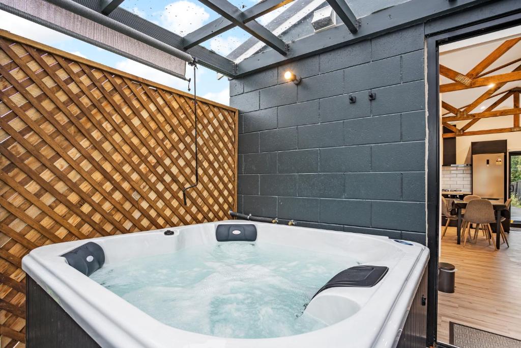 Studio Unit with Spa Bath photo 2