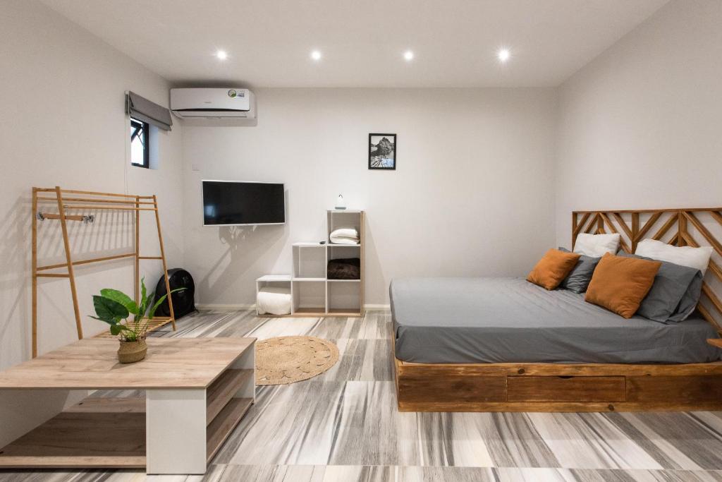 LeCosyCanonniersStudio1, Mauritius