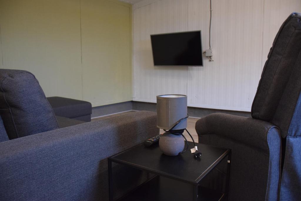 camping family room photo 3