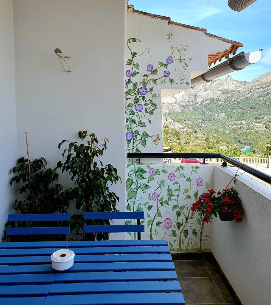 EL ÚNICO apartment with jacuzzi and art photo 2
