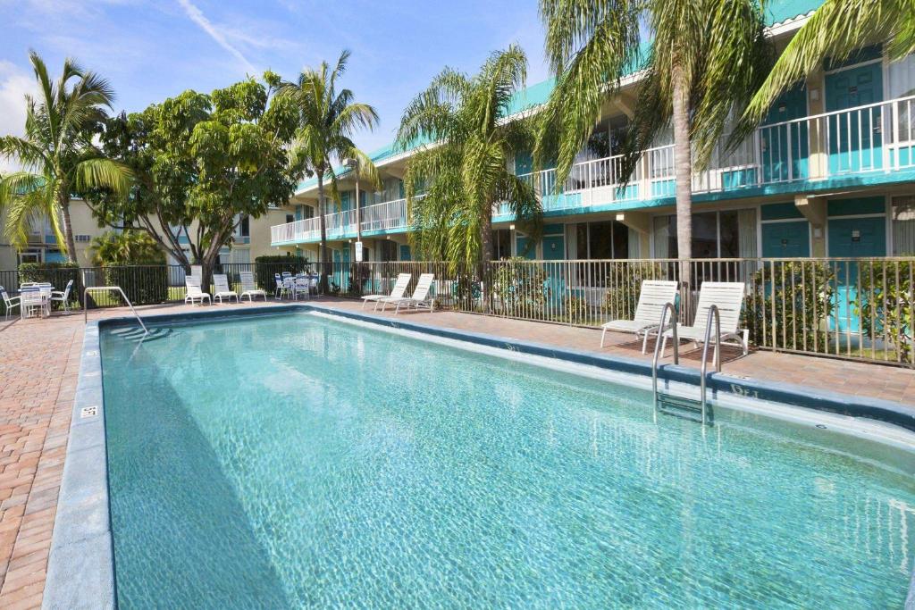 Days Inn by Wyndham Fort Pierce Midtown image