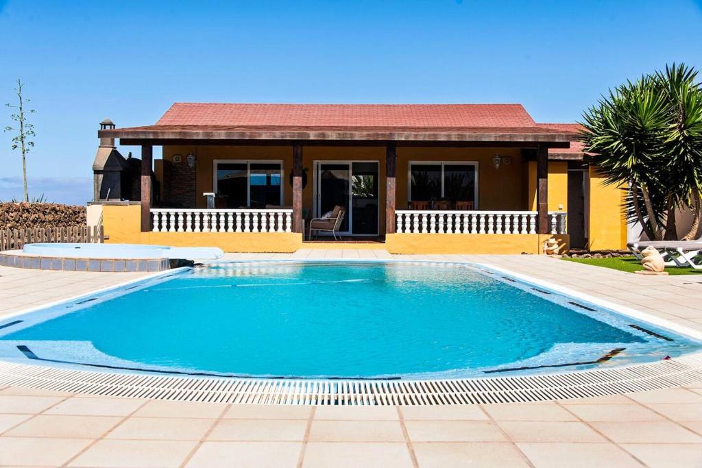 2 bedrooms villa with sea view private pool and jacuzzi at El Roque 1 km away from the beach photo 1